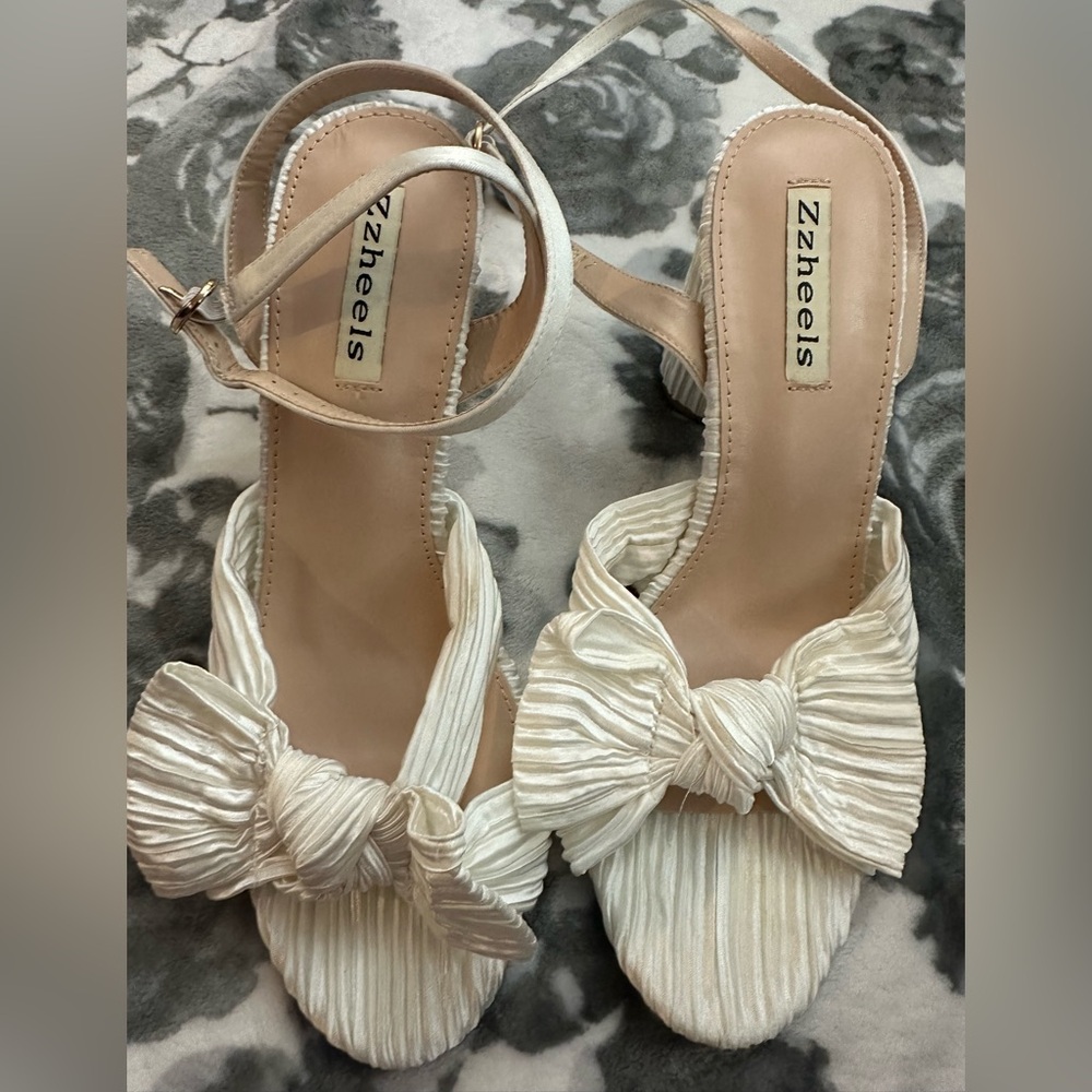 Amazon Cream Textured Bow Heels